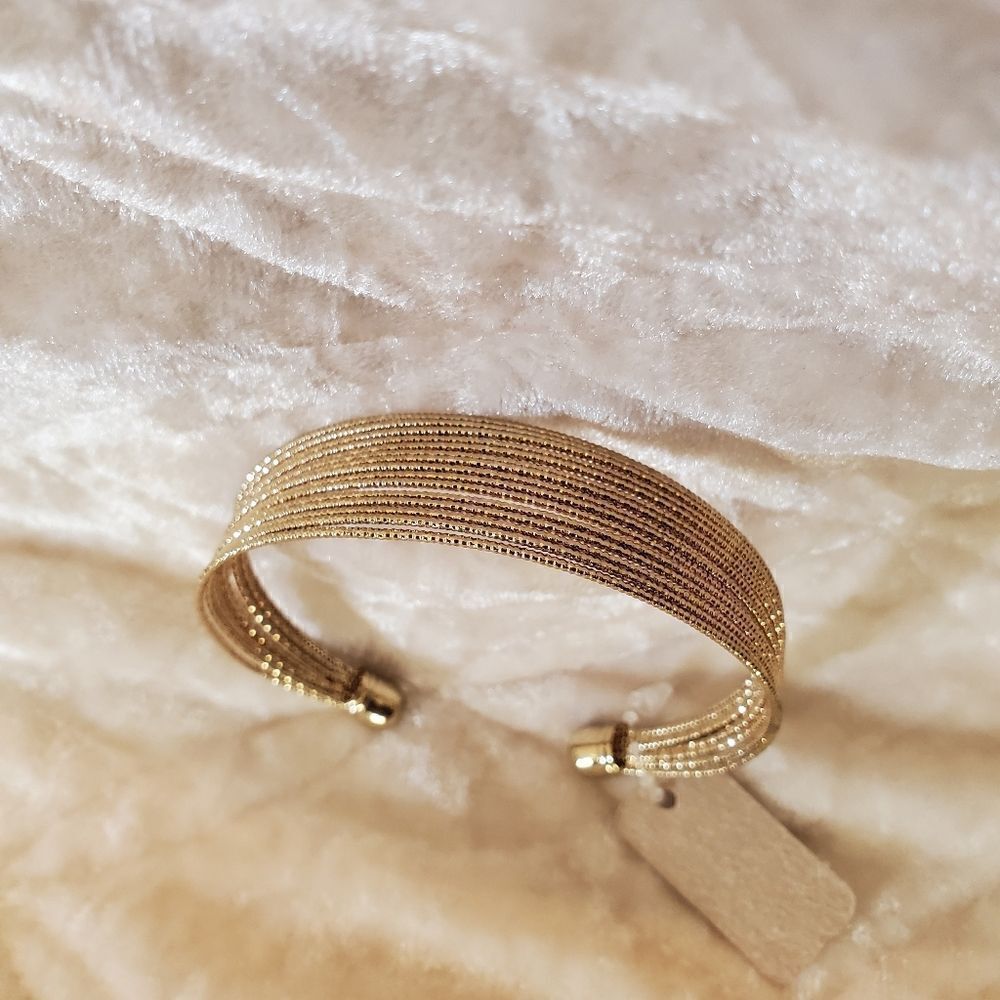 ‎Women's Gold Tone Bracelet